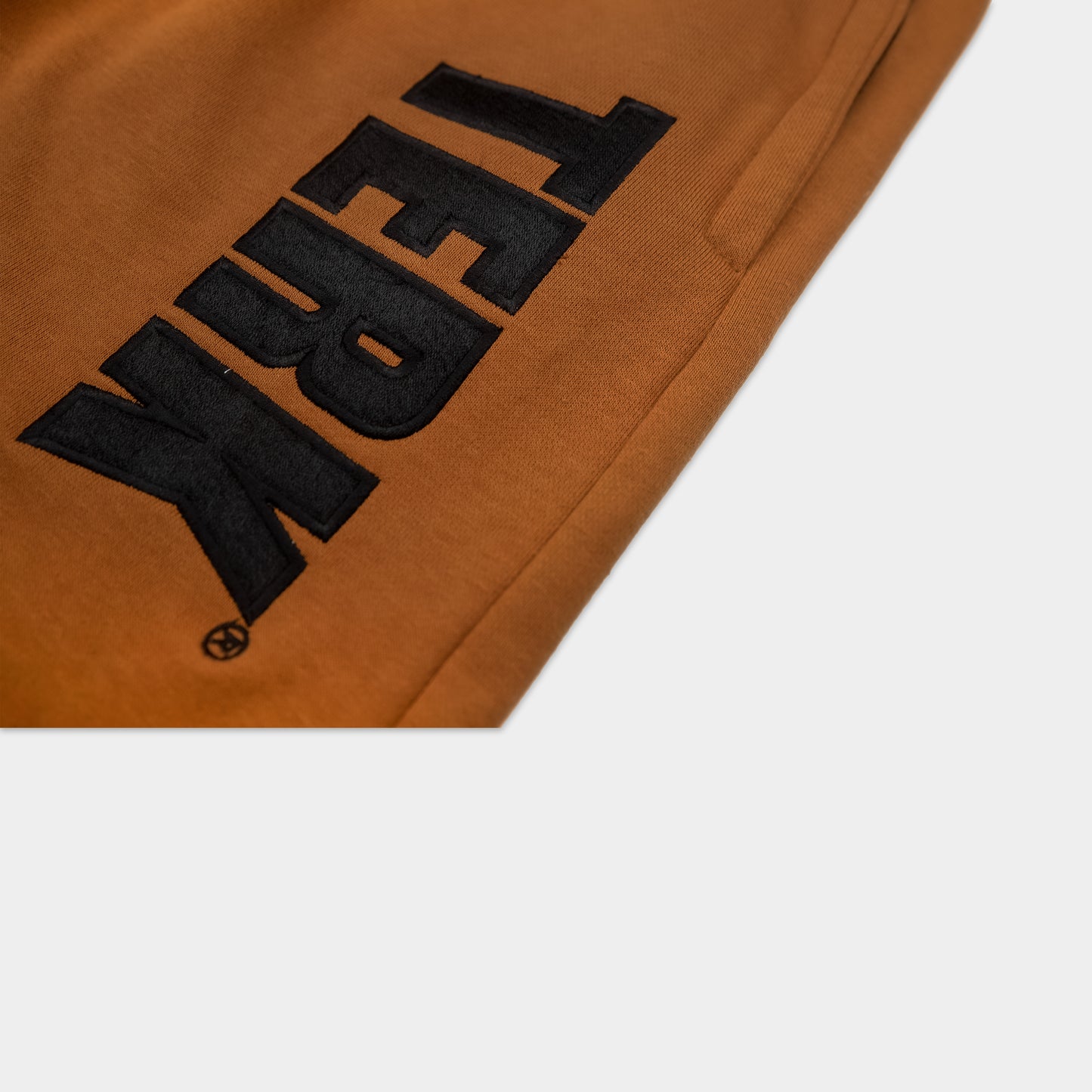SADDLE SOLID SWEAT SHORTS WITH BLACK TERK EMBROIDERED LOGO