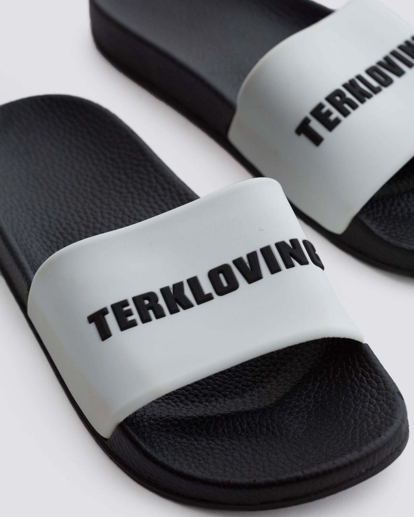 BLACK TERKLOVING LOGO SLIDE