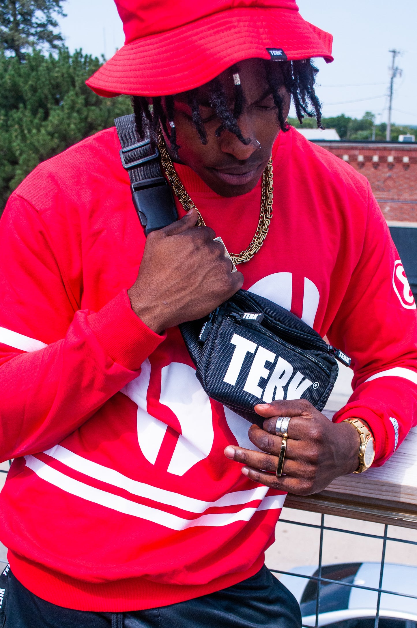 TERK LOGO SLING BAG