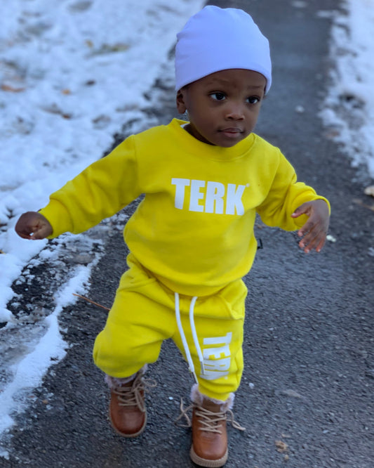 YELLOW 2-Piece Crewneck Sweatshirt & Pants Set